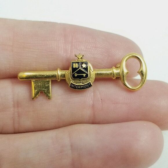 Vintage Skeleton Key Shape Brooch with Black Enamel Crest, Fraternity Style - Picture 1 of 6
